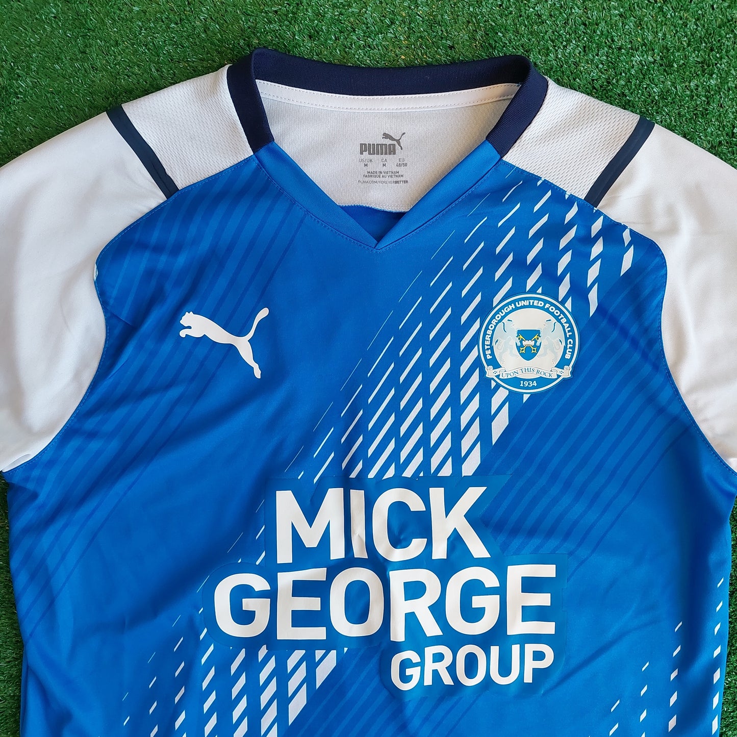 Peterborough United Thompson #4 2021/22 Home Shirt (Excellent) - Size M