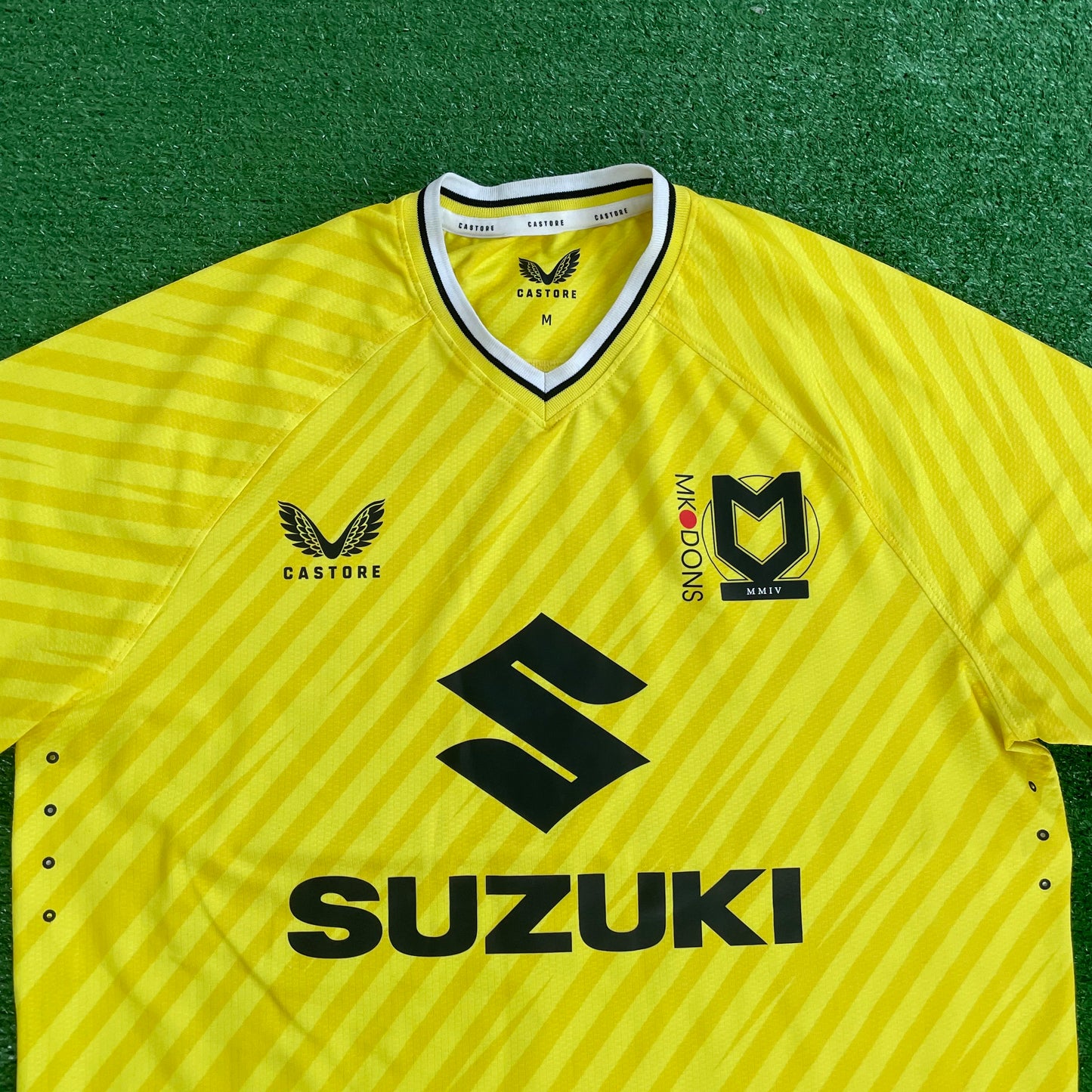 MK Dons 2022/23 Goalkeeper Shirt (Excellent) - Size M